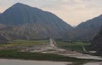 s1383894430_Uzundere1